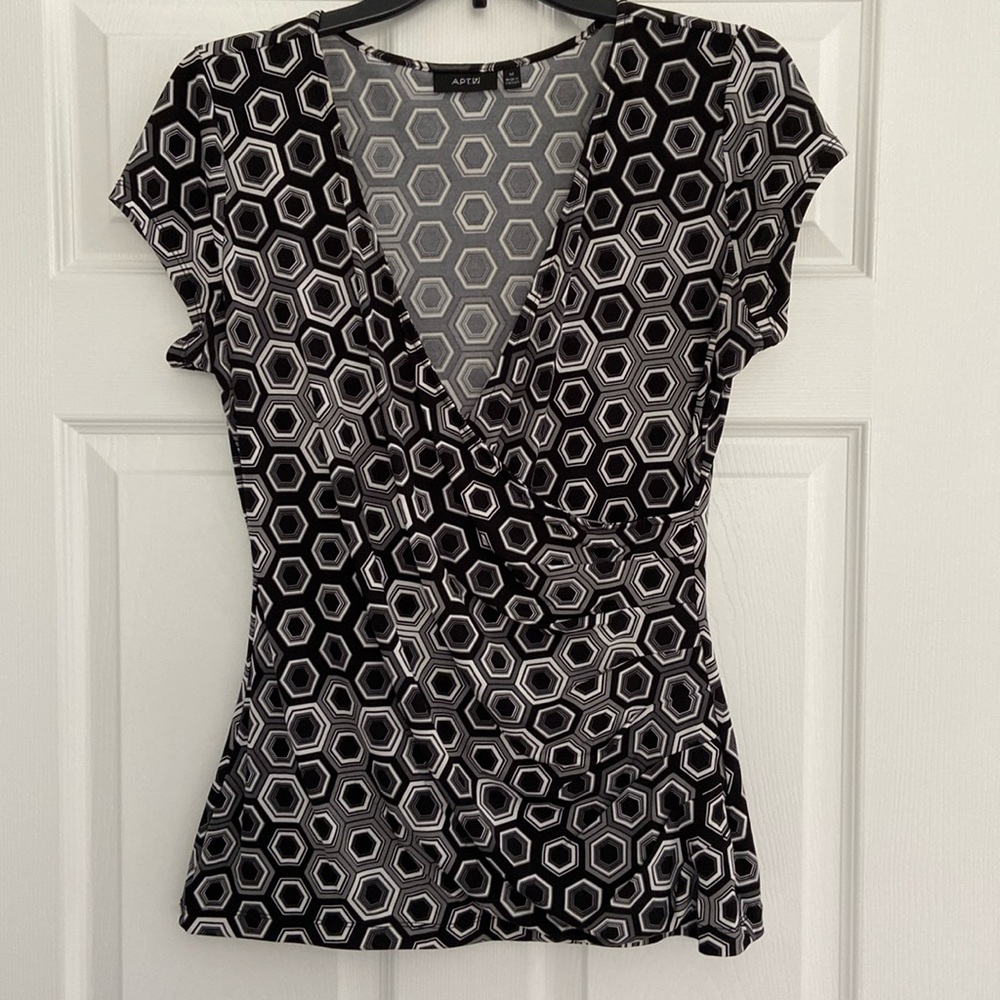 Apt 9 top size medium